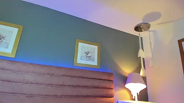 Snapshot of RavynRouge_ chatting on January 6, 2026, 3:05 pm RavynRouge online show from January 6, 2026, 3:05 pm