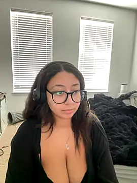 minha baby online show from October 31, 2025, 9:43 pm