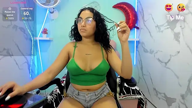 valeria martinez19 online show from April 14, 2026, 3:11 am