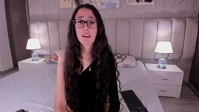 Snapshot of GirafMusic chatting on November 28, 2025, 1:22 pm GirafMusic online show from November 28, 2025, 1:22 pm