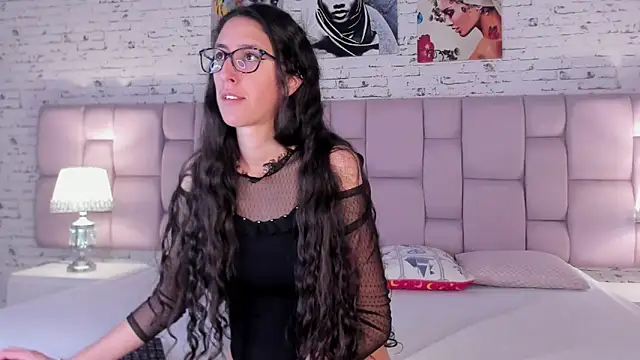 Snapshot of GirafMusic chatting on November 21, 2025, 1:10 pm GirafMusic online show from November 21, 2025, 1:10 pm