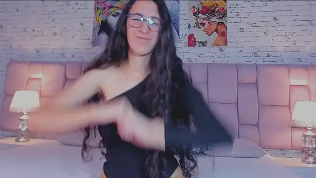 Snapshot of GirafMusic chatting on November 15, 2025, 1:15 pm GirafMusic online show from November 15, 2025, 1:15 pm