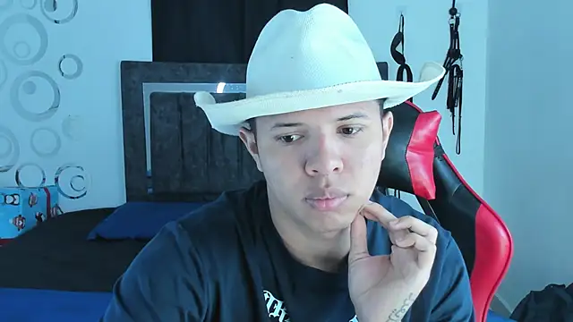 Steven19 LatinBoy online show from January 18, 2026, 11:46 am