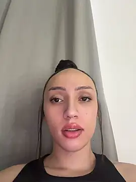 Snapshot of BabyLauritaa chatting on July 7, 2026, 2:53 pm BabyLauritaa online show from July 7, 2026, 2:53 pm