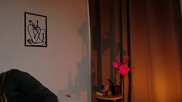 Snapshot of VictoriaNova_ chatting on May 21, 2026, 9:01 pm VictoriaNova online show from May 21, 2026, 9:01 pm