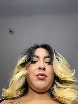 Snapshot of Elina_Hills chatting on July 2, 2026, 6:03 pm Elina Hills online show from July 2, 2026, 6:03 pm