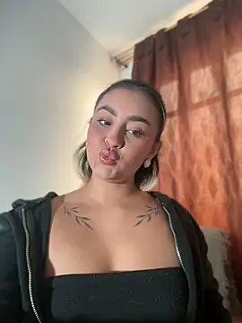 Elina Hills online show from April 13, 2026, 6:56 pm