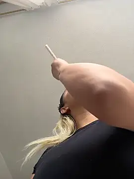 Elina Hills online show from March 7, 2026, 3:06 pm