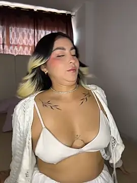 Snapshot of Elina_Hills chatting on July 10, 2026, 3:45 pm Elina Hills online show from July 10, 2026, 3:45 pm