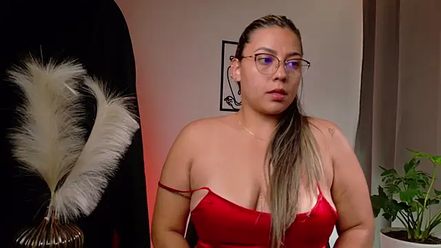 Snapshot of Zara_Nova chatting on April 23, 2026, 5:36 pm Zara Nova online show from April 23, 2026, 5:36 pm