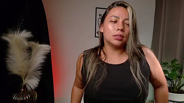 Snapshot of Zara_Nova chatting on May 1, 2026, 8:47 pm Zara Nova online show from May 1, 2026, 8:47 pm