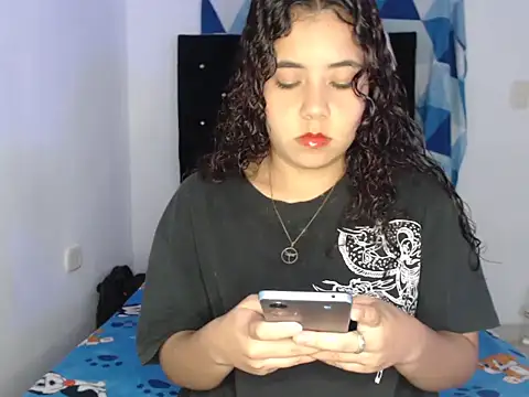 zoelittle3 online show from November 7, 2025, 3:11 am