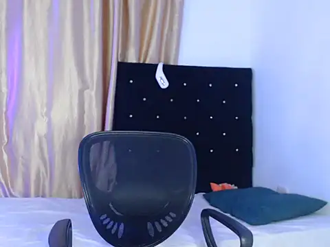 zoelittle3 online show from November 26, 2025, 12:32 am