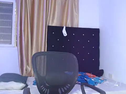 zoelittle3 online show from November 25, 2025, 9:31 am