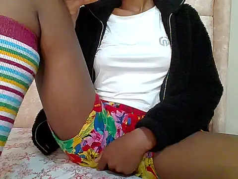 Snapshot of Petite_baby5 chatting on May 30, 2026, 9:53 pm Petite baby5 online show from May 30, 2026, 9:53 pm