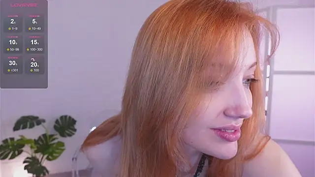 Snapshot of Helena_Amour chatting on November 4, 2025, 6:17 am Helena Amour online show from November 4, 2025, 6:17 am