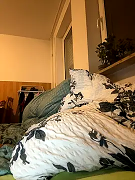 MOLO-ko online show from November 18, 2025, 5:38 pm