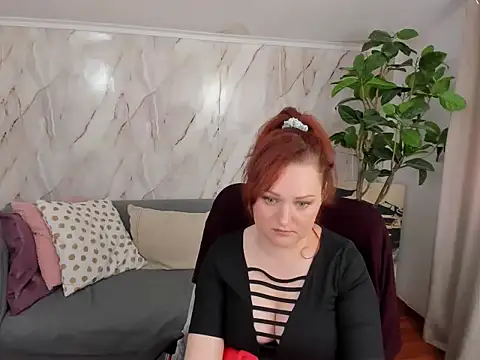 OhLadyPlease online show from November 3, 2025, 7:57 am