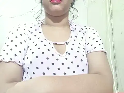 Nancy queen001 online show from November 18, 2025, 8:39 am