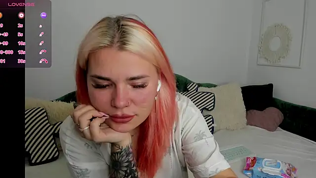 lada love online show from November 28, 2025, 9:48 pm