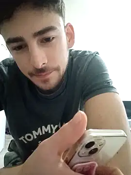 yasinesra757  online show from March 3, 2026, 2:46 pm