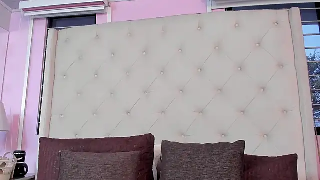 scarlett leblanc  online show from April 24, 2026, 11:56 am