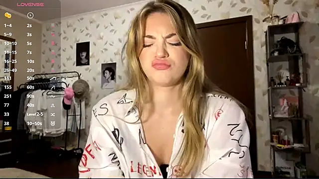 OrethaEredia online show from November 15, 2025, 3:49 pm