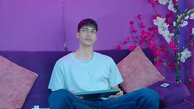 AlessioVitale online show from November 29, 2025, 12:16 pm