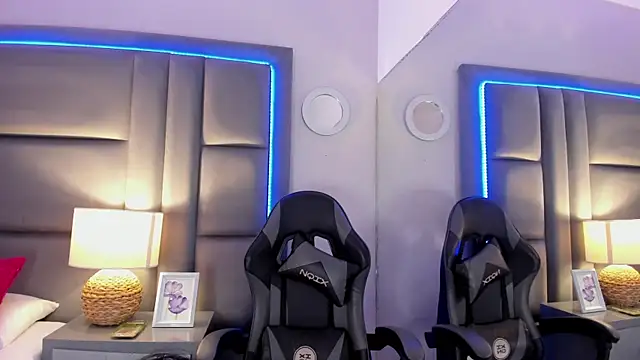 AdaraaMuller online show from November 5, 2025, 7:39 pm