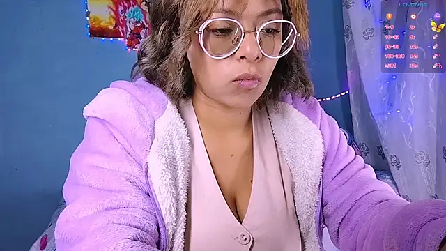 Snapshot of PrincessVenus23 chatting on November 18, 2025, 1:43 am PrincessVenus23 online show from November 18, 2025, 1:43 am