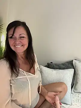 HotLdyllic online show from April 9, 2026, 3:51 pm