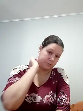 Snapshot of GlitterAuburn chatting on January 13, 2026, 1:37 pm GlitterAuburn online show from January 13, 2026, 1:37 pm