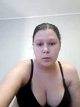 Snapshot of GlitterAuburn chatting on February 10, 2026, 4:17 pm GlitterAuburn online show from February 10, 2026, 4:17 pm