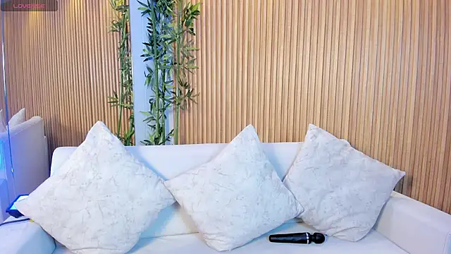 Ava-miller online show from November 13, 2025, 11:47 am