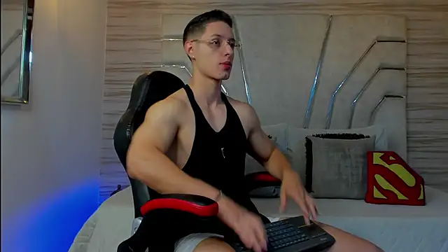 Snapshot of MAXTHOMSON chatting on November 28, 2025, 3:39 am MAXTHOMSON online show from November 28, 2025, 3:39 am