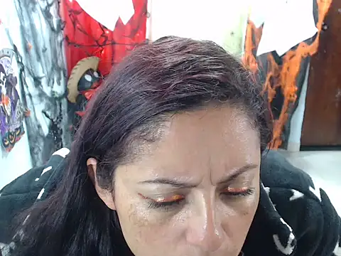 kristelltender1 online show from October 31, 2025, 1:57 am