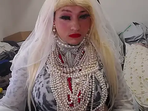 VanesaCrossic online show from May 10, 2026, 9:02 am