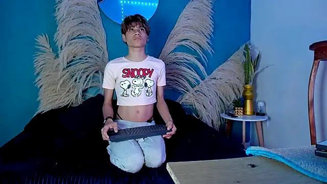 Leo Glow online show from December 5, 2025, 1:10 pm