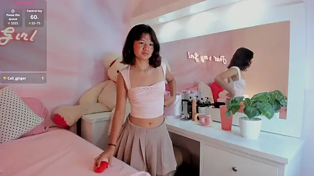 Sophie Smitt online show from November 25, 2025, 2:01 am