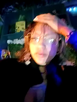 BellaChiquis  online show from November 18, 2025, 3:32 am