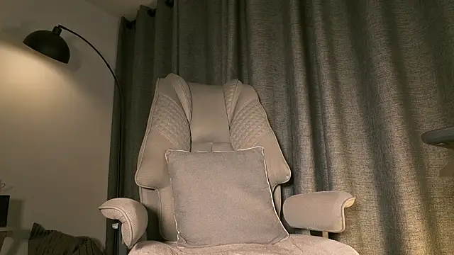 lianewhite online show from March 6, 2026, 11:55 pm