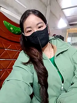 kitti-krush online show from November 18, 2025, 7:00 am