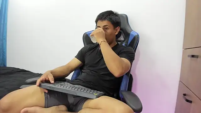 dorman boy online show from November 7, 2025, 1:54 am