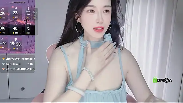 Snapshot of YunShan-33 chatting on May 17, 2026, 3:45 pm YunShan-33 online show from May 17, 2026, 3:45 pm