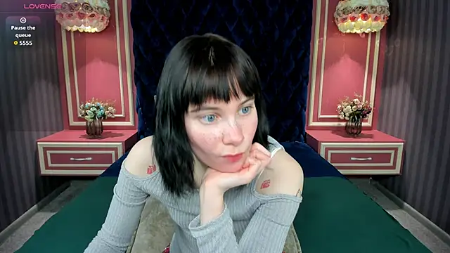 Snapshot of DoseOfDaisy chatting on December 3, 2025, 12:37 pm DoseOfDaisy online show from December 3, 2025, 12:37 pm