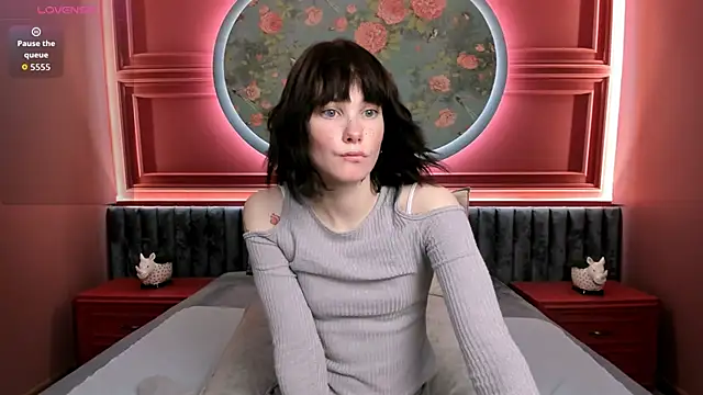 Snapshot of DoseOfDaisy chatting on November 9, 2025, 12:20 pm DoseOfDaisy online show from November 9, 2025, 12:20 pm