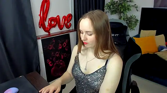 MollyMazer online show from November 25, 2025, 5:19 am