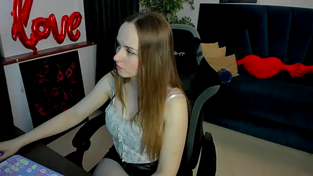 MollyMazer online show from November 28, 2025, 4:56 am