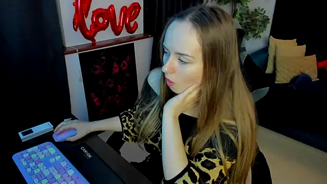 MollyMazer online show from November 27, 2025, 7:09 am