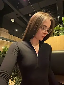 KristiRich online show from December 3, 2025, 7:41 am